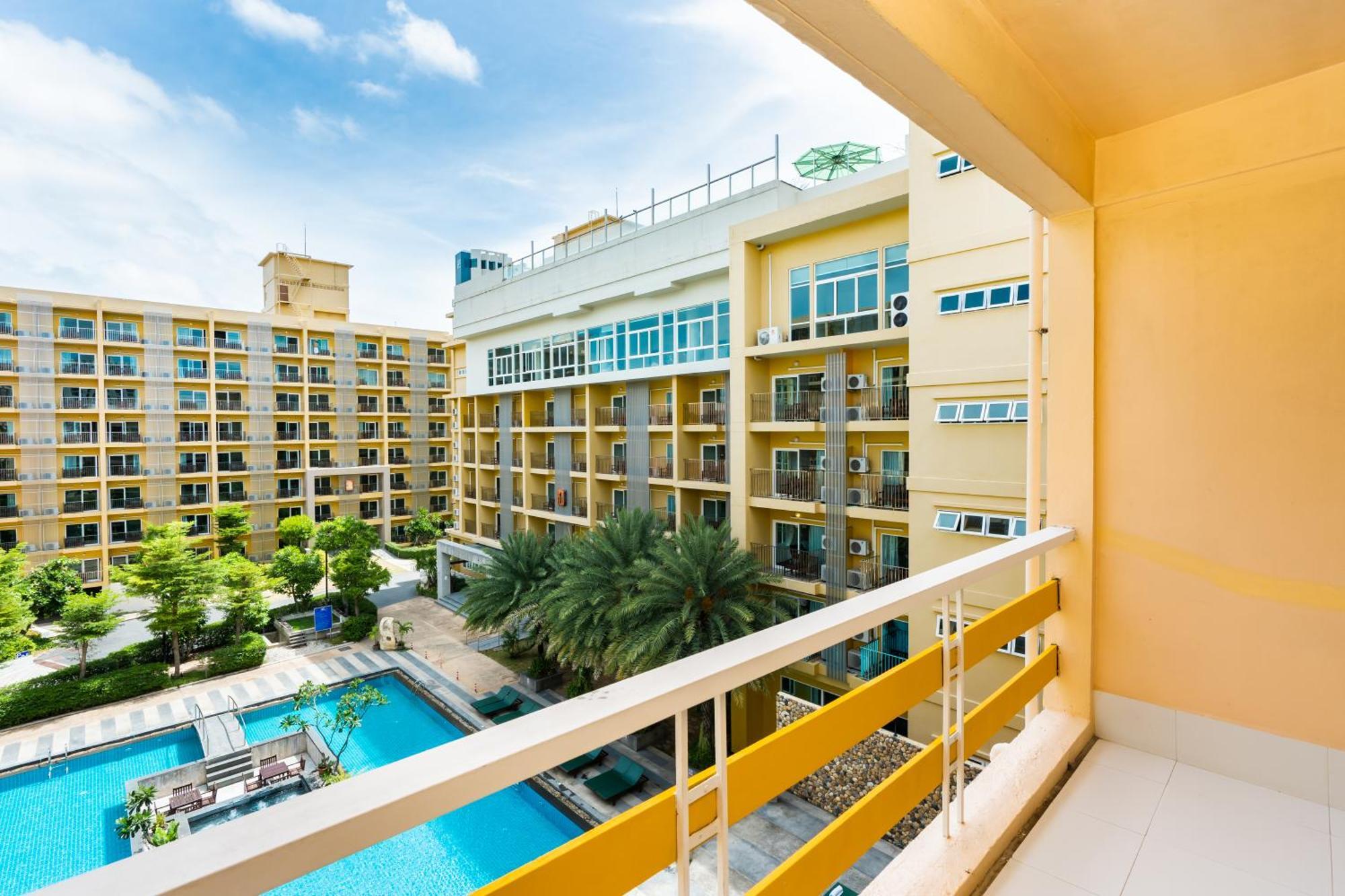 Bella Express Hotel Pattaya Exterior photo