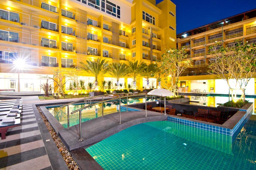 Bella Express Hotel Pattaya Exterior photo
